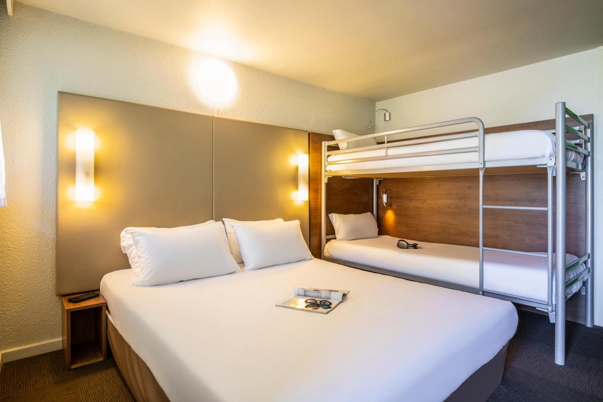 Campanile Evry Est - Saint Germain Les Corbeil Hotel Exterior photo