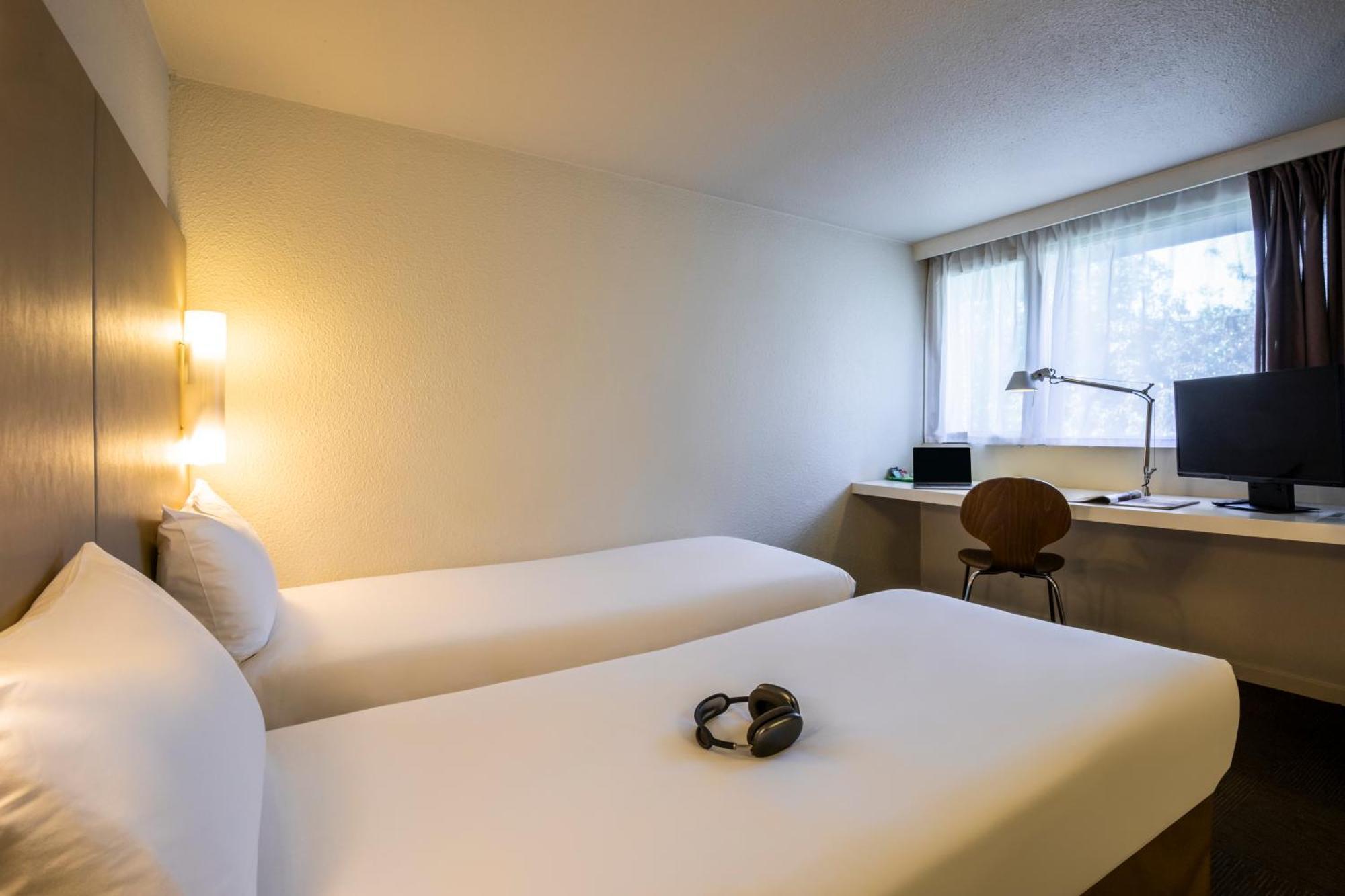 Campanile Evry Est - Saint Germain Les Corbeil Hotel Exterior photo